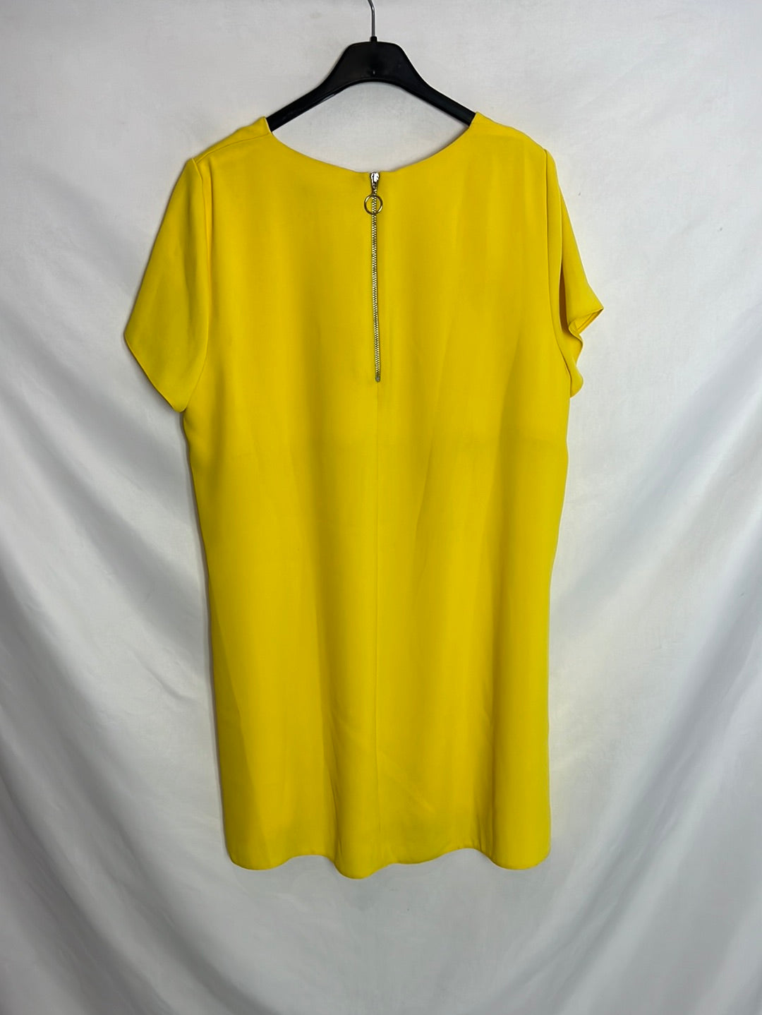 ZARA. Vestido corto amarillo fluido. T L