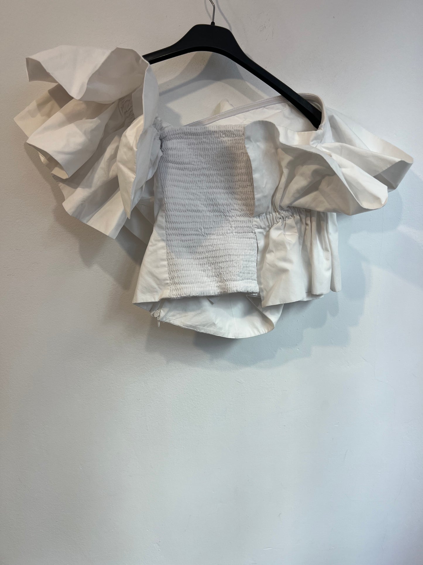 ZARA . Top blanco volantes asimétrico. T M
