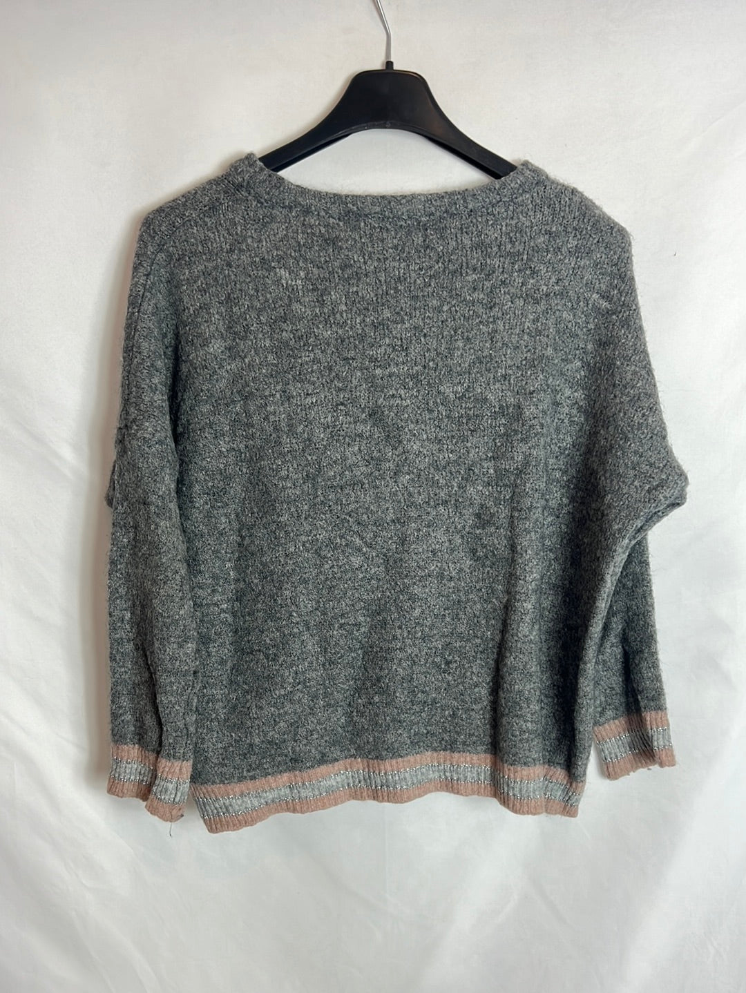 WHITE&ONE. Gray sweater with detail. YOU (S)