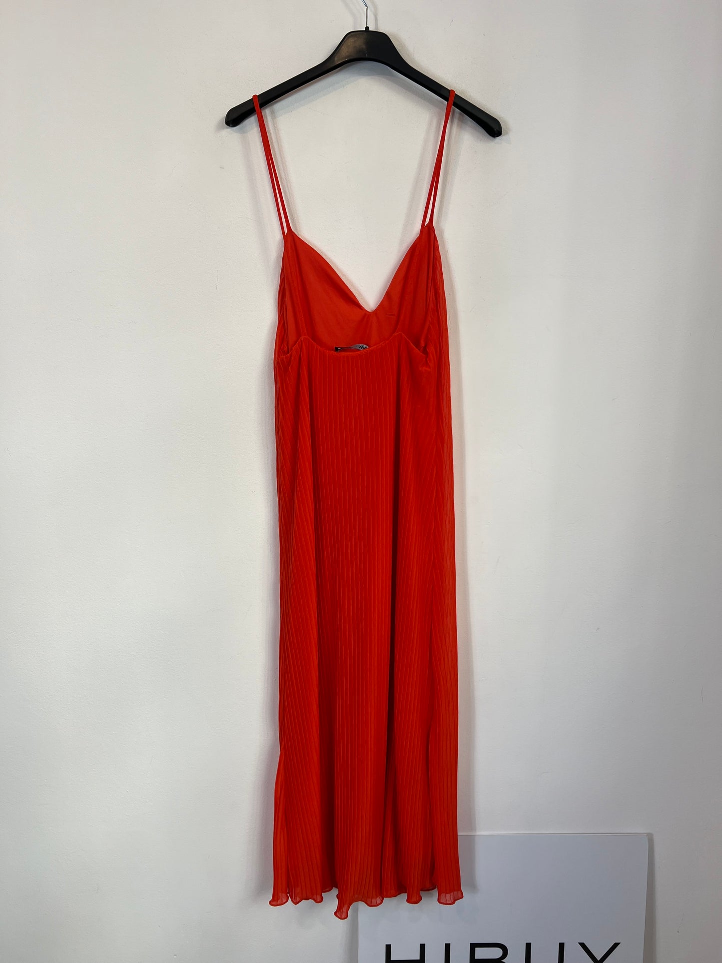ZARA. Vestido naranja plisado T.s