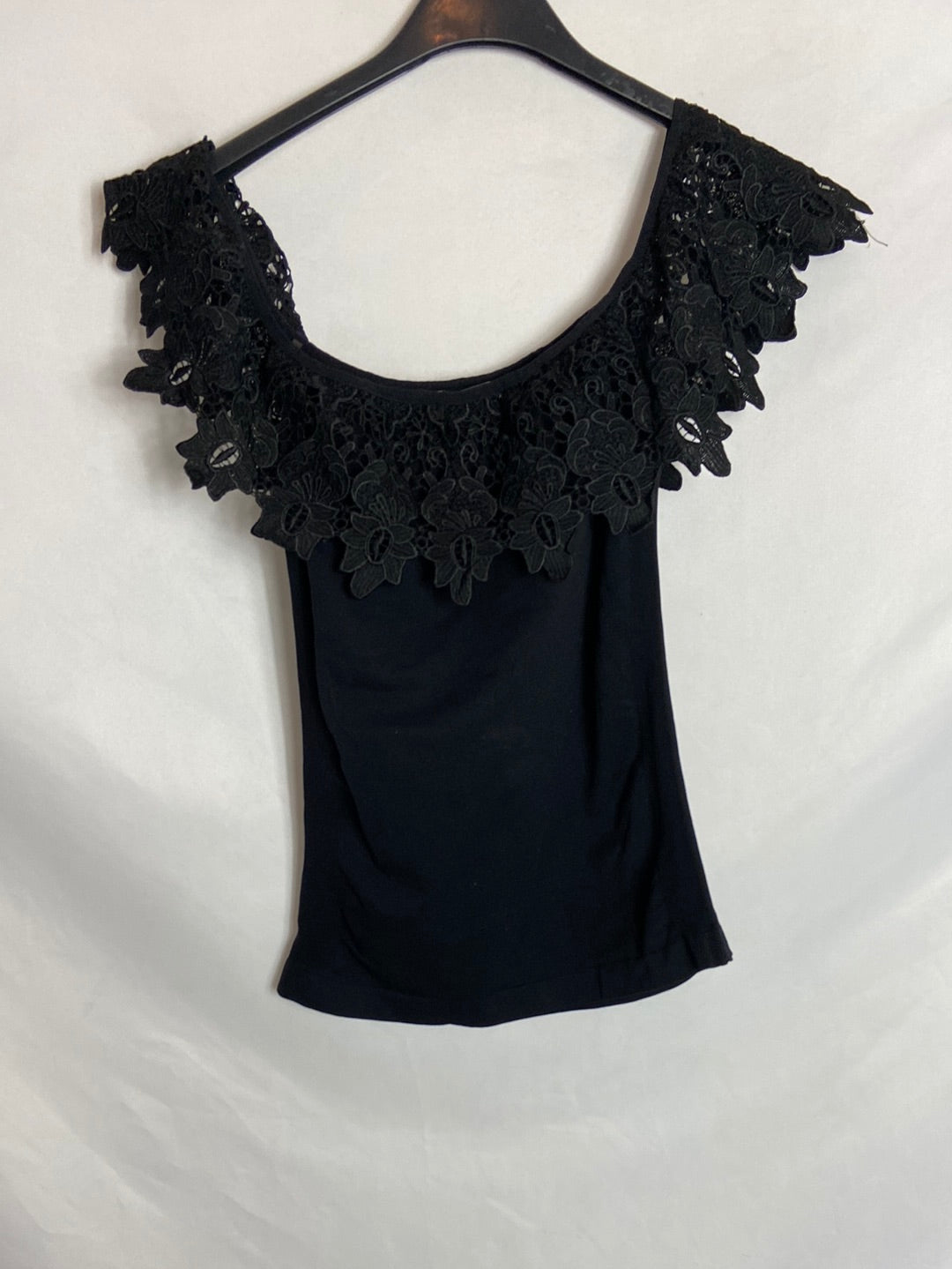 CHOICE. Black textured neckline top, size 1