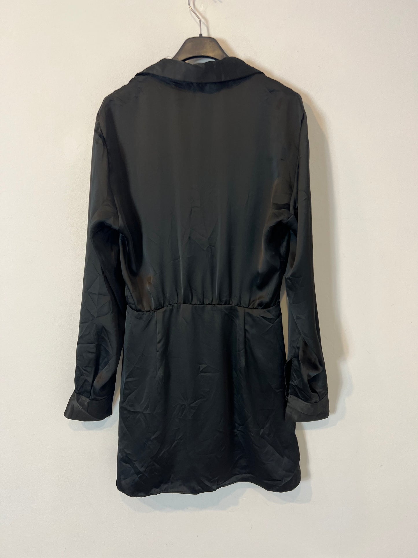 ZARA. Vestido negro satinado T.s