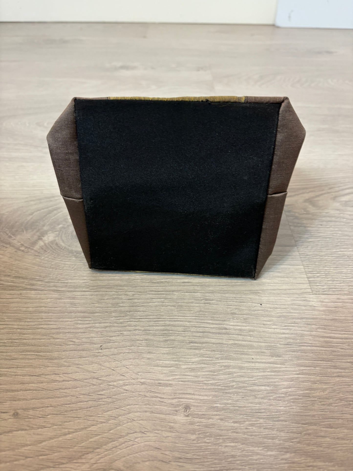 OTRAS. Bolso de mano flores bordadas