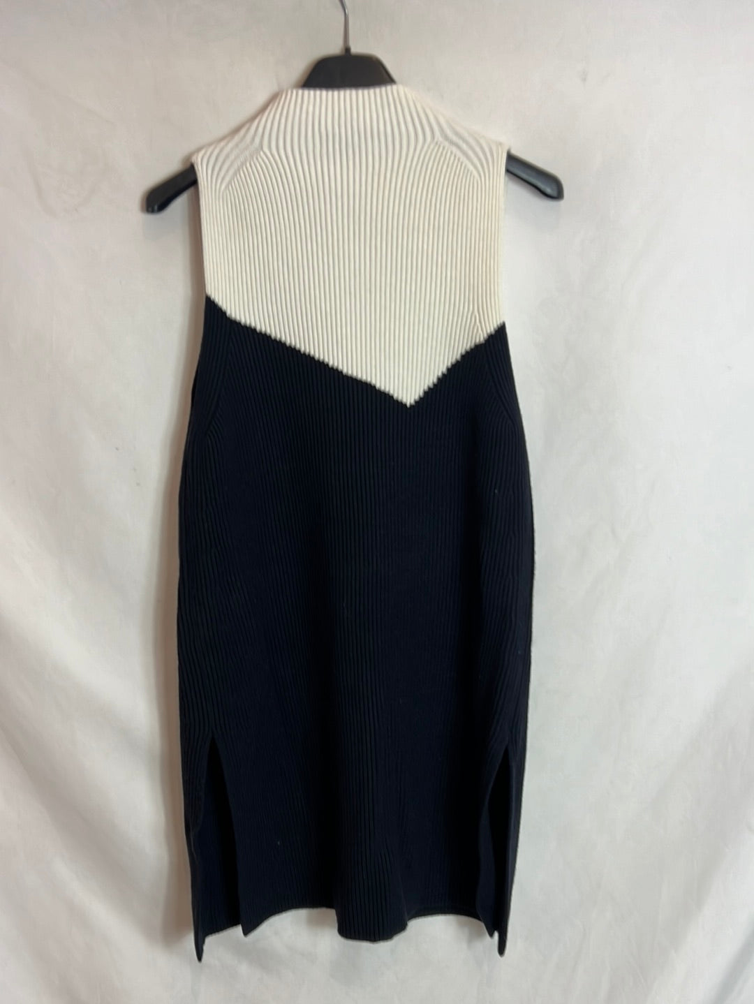 ADOLFO DOMINGUEZ. Top canalé bicolor apertura. T 38