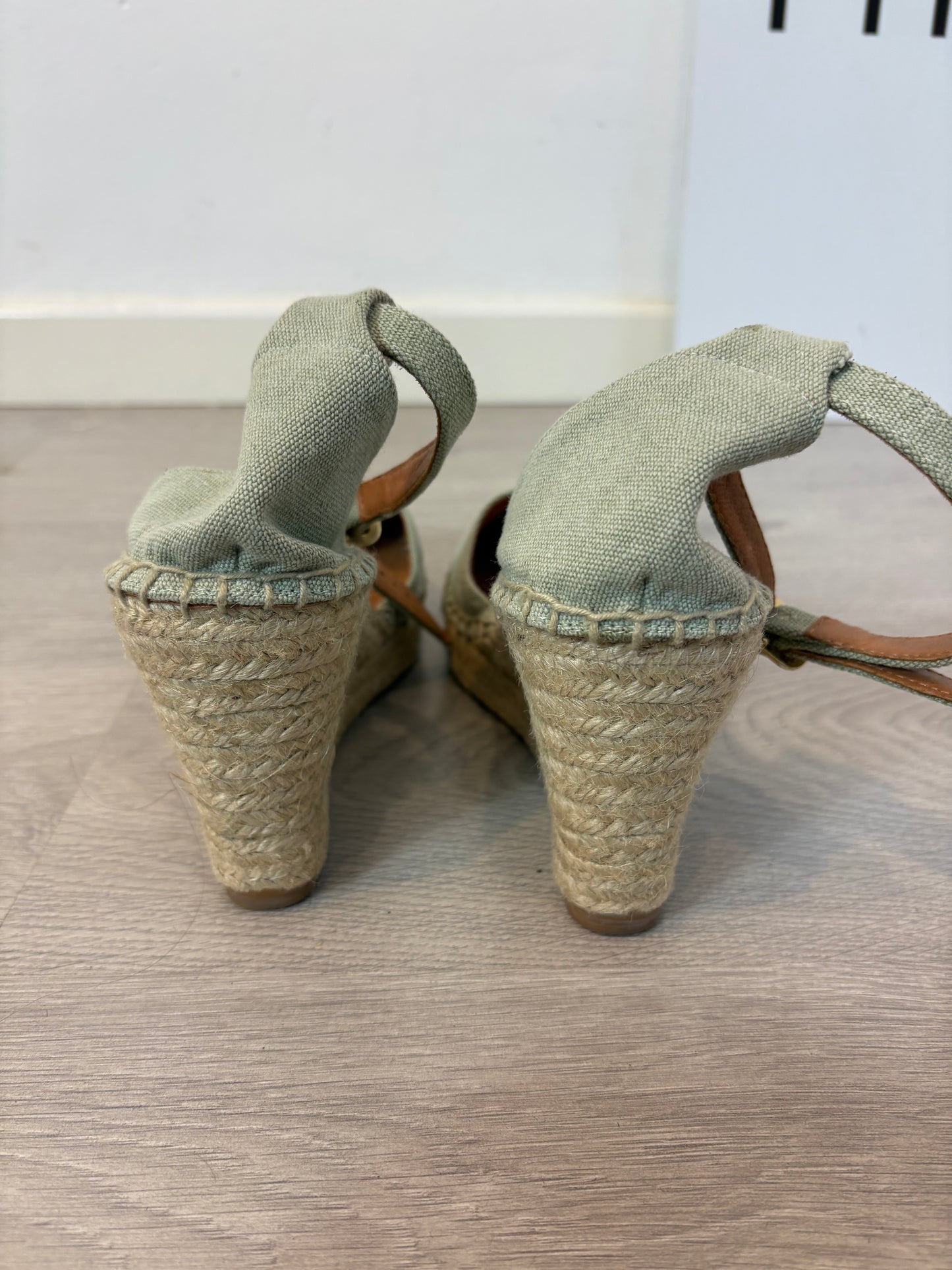 PRESILI. Cuñas esparto tono pastel