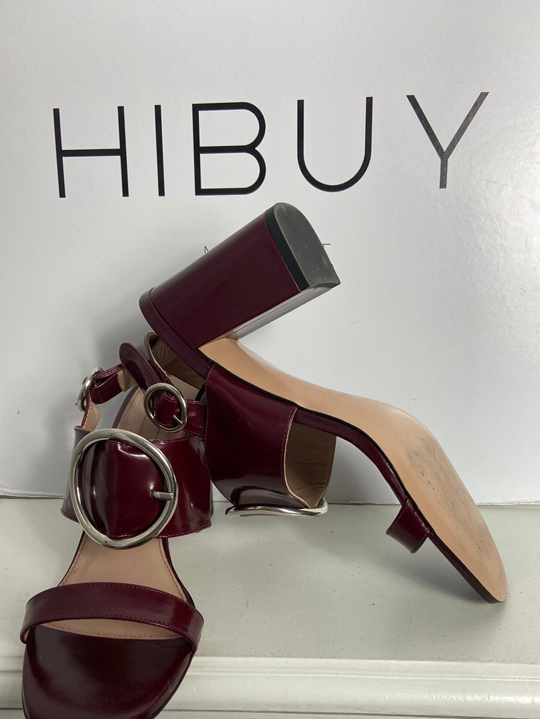 UTERQÜE. Sandalia burdeos hebilla. T 41