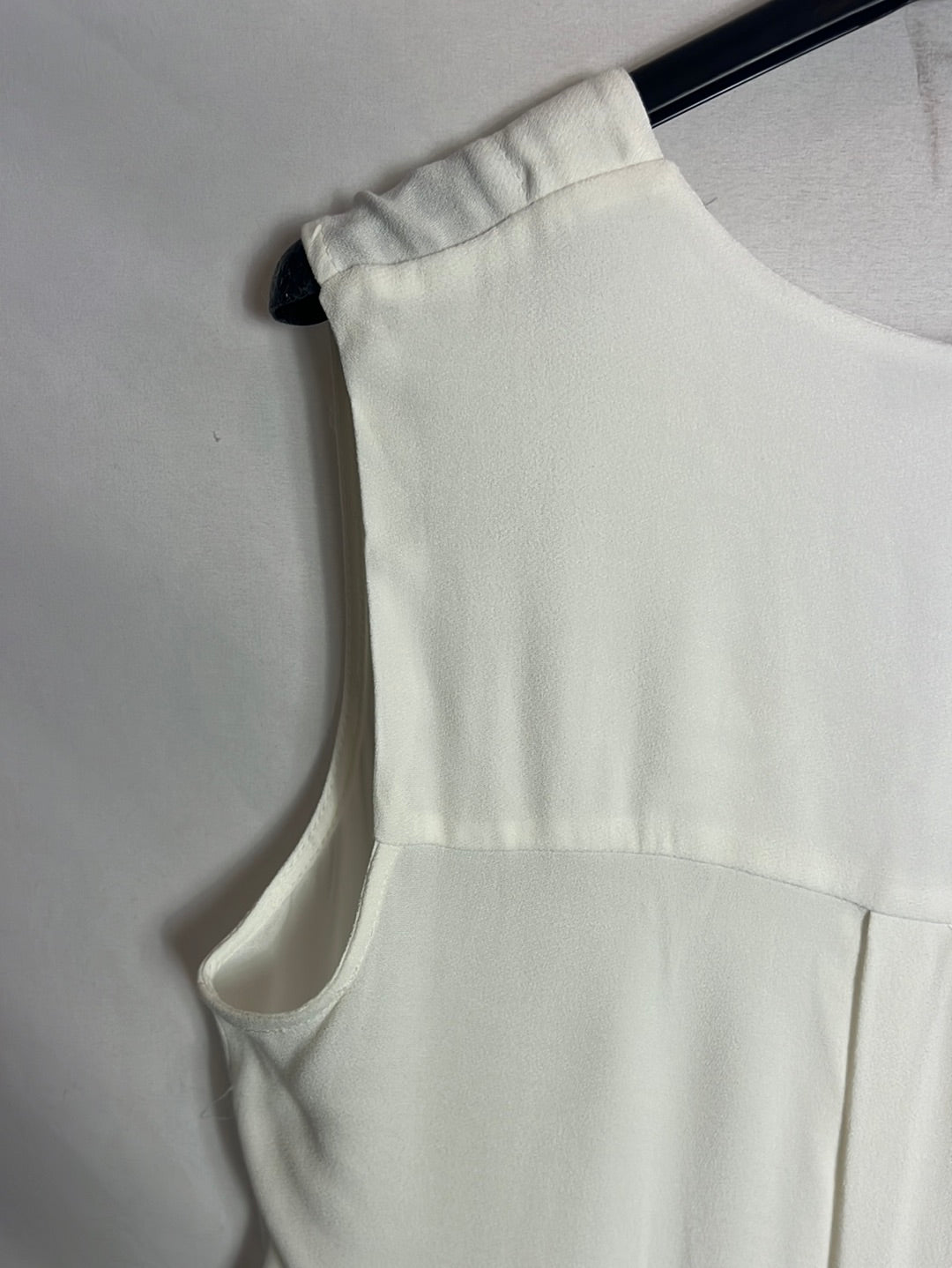 ZARA. Blusa blanca sin manga lazada. TL