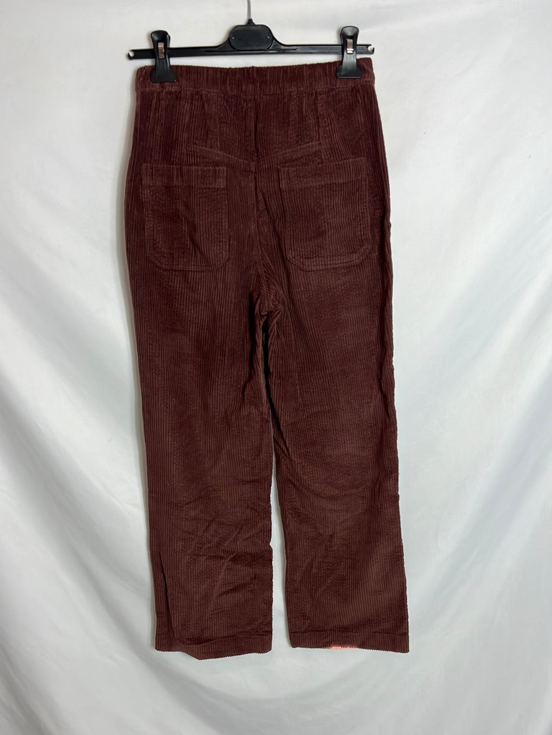 LOUISE MISHA. Pantalón pana burdeos. T 36 (Tara)