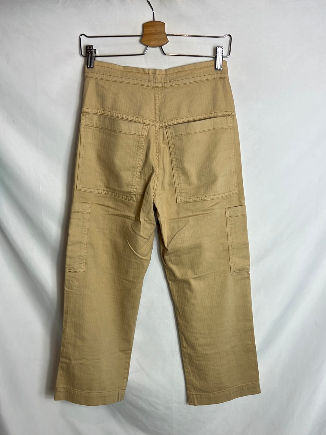 ZARA. Textured beige trousers with pockets. Size 34