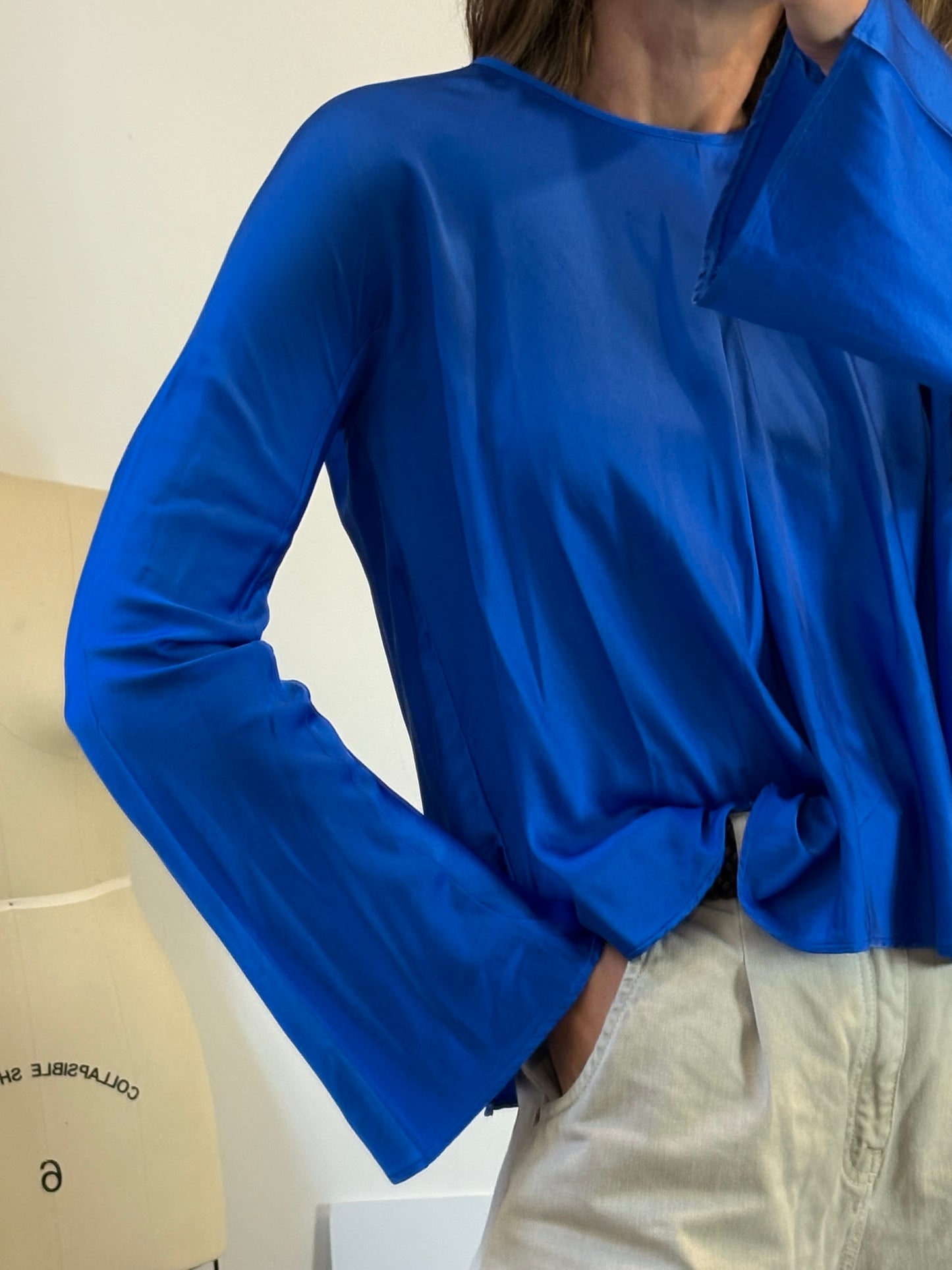 FORTE FORTE. Top seda azul fluido