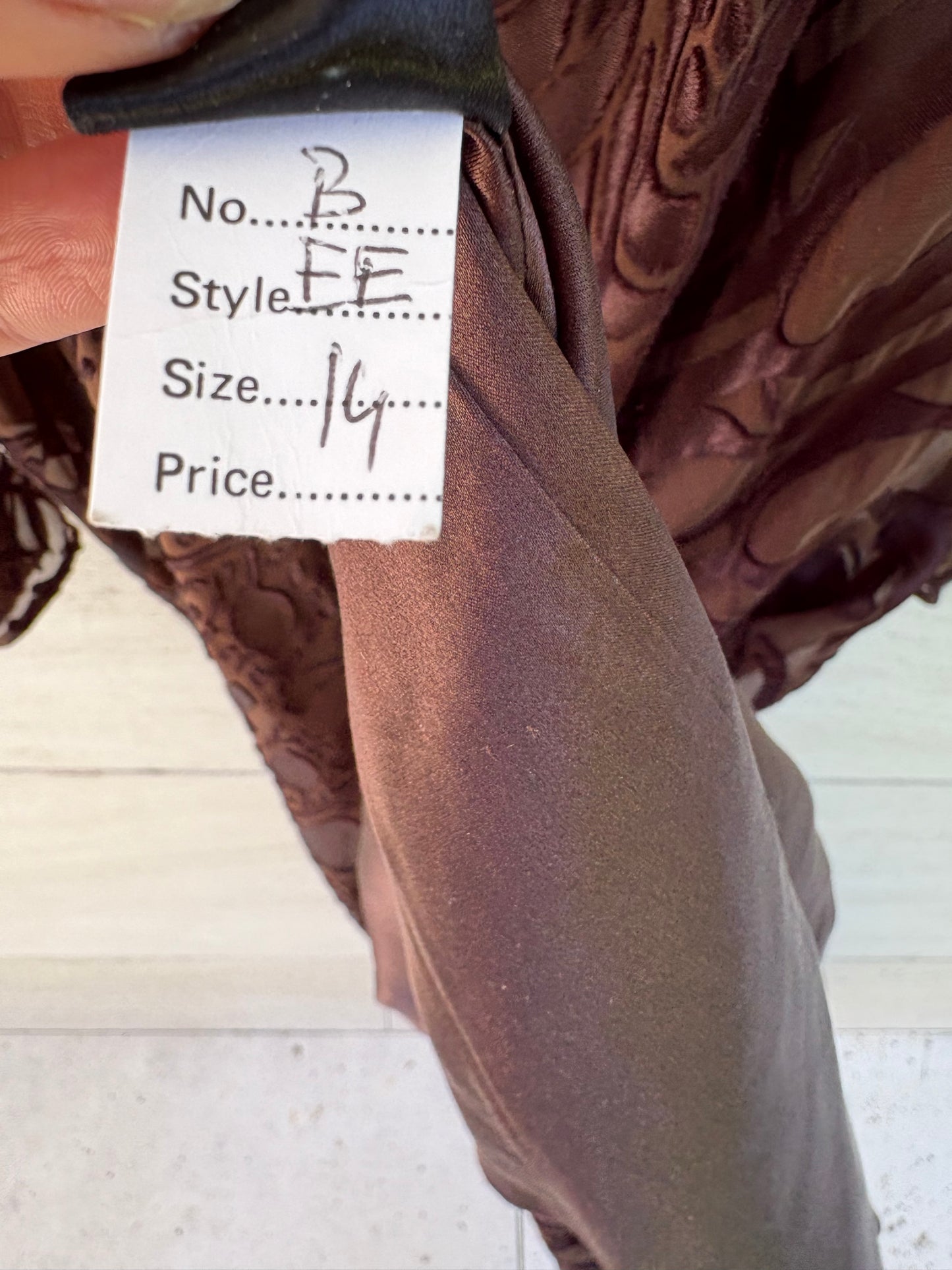 Vestido midi marrón texturas