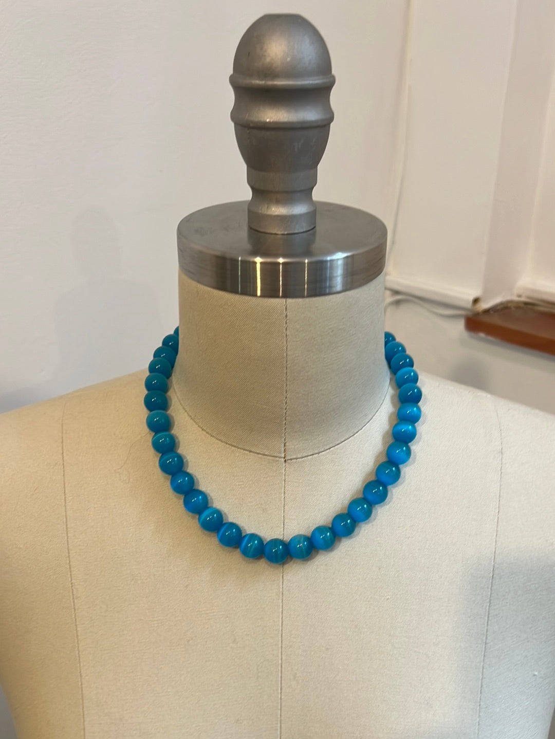 OTHERS. Blue boots necklace