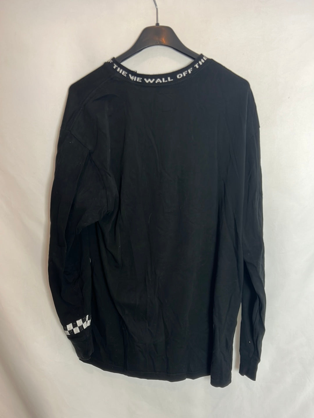 VANS. Camiseta negra letras TM