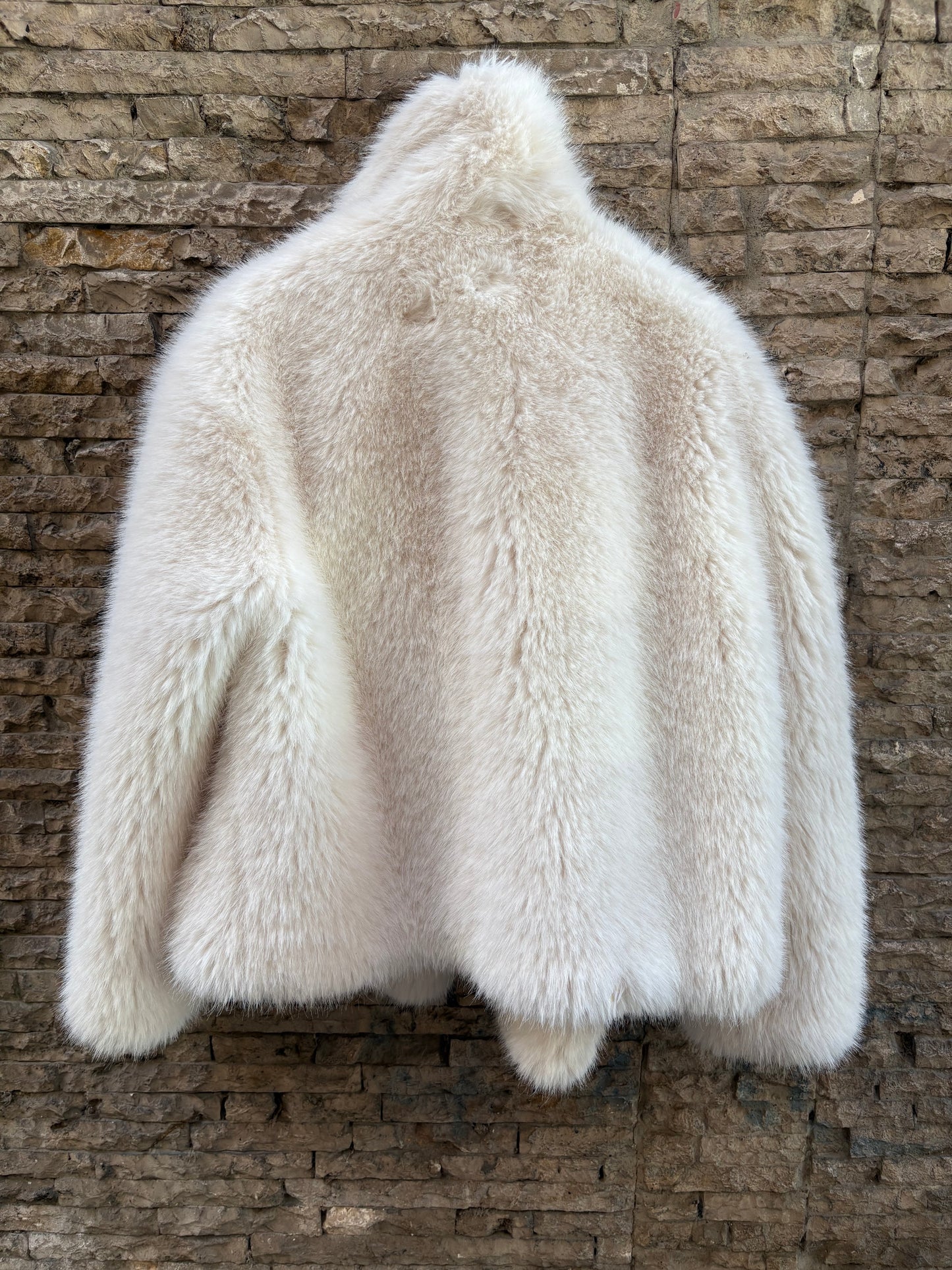 ZARA. Abrigo pelo corto