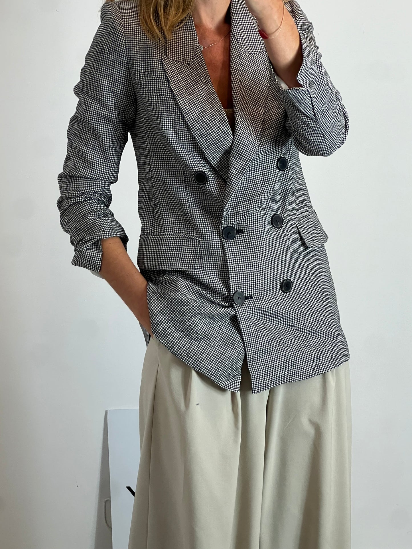 ZARA. Blazer con lino negra y blanca cuadros vichí T.s
