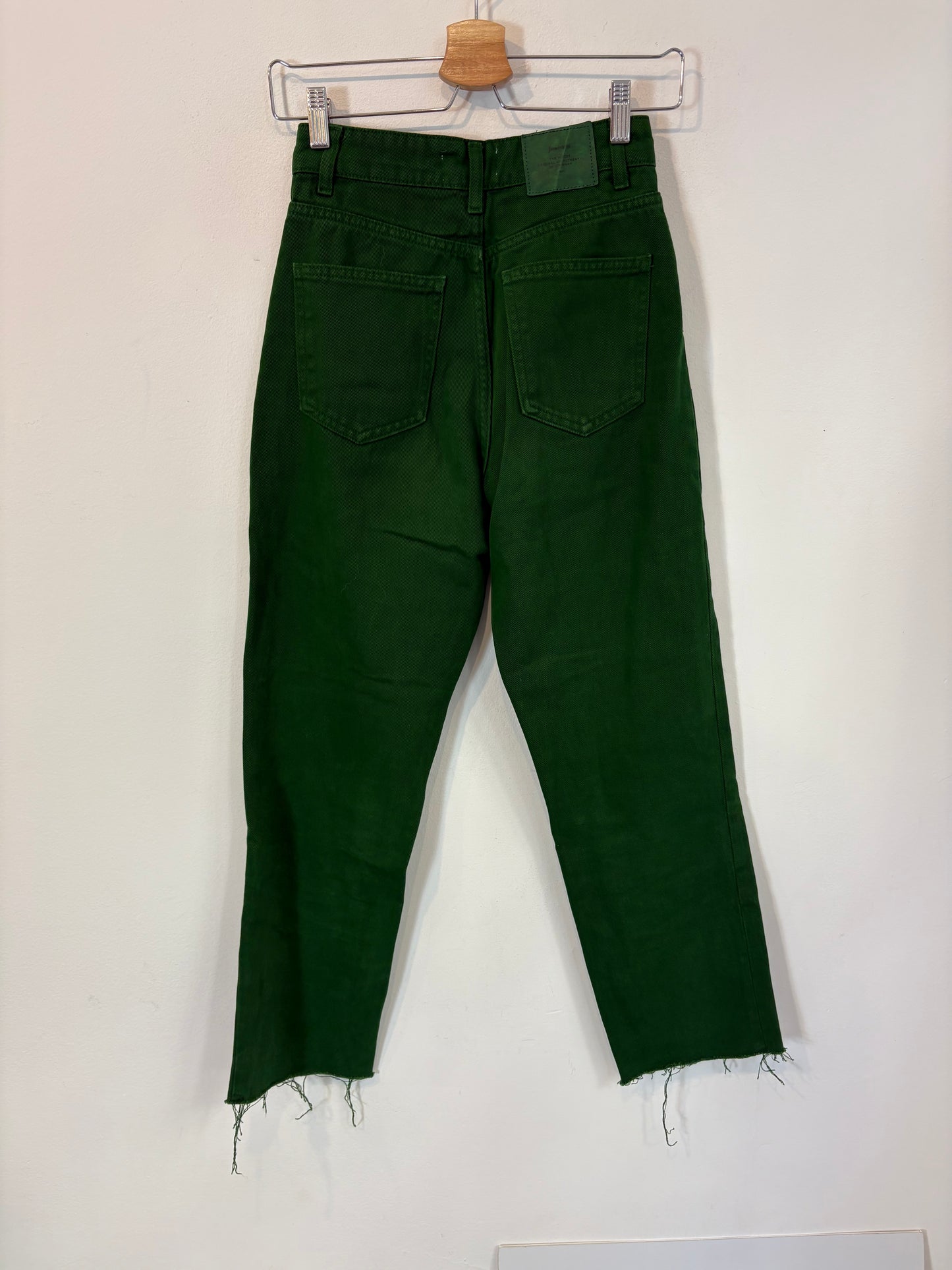 STRADIVARIUS. Denim verde cintura alta. T 34