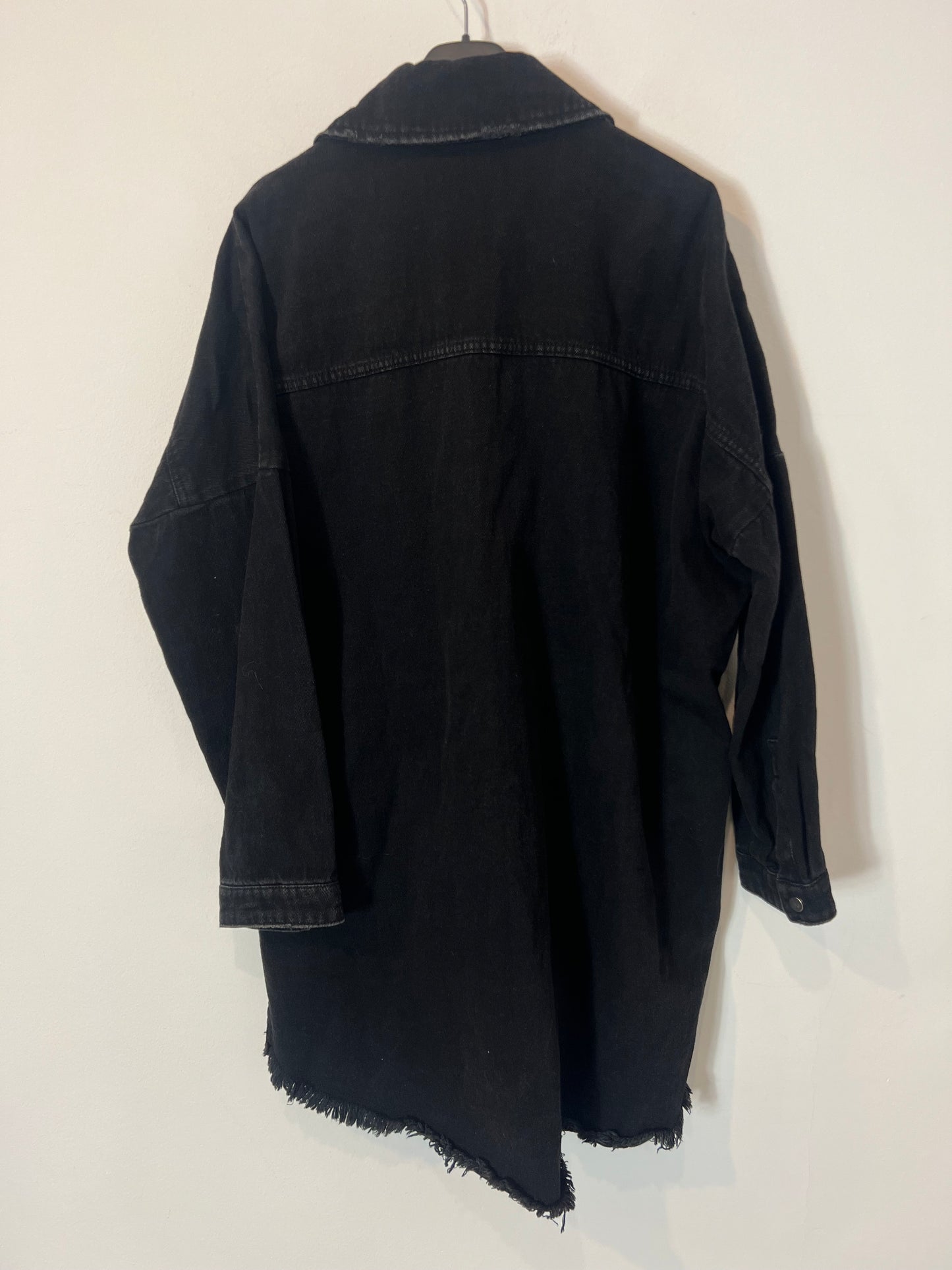 ZARA. Black denim jacket. TS