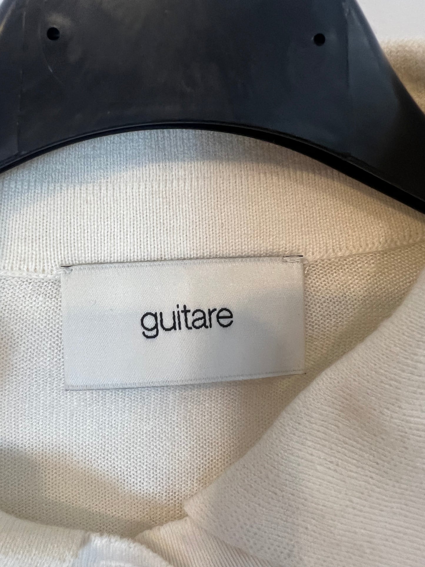 GUITARE. Top punto blanco abotonado. T M