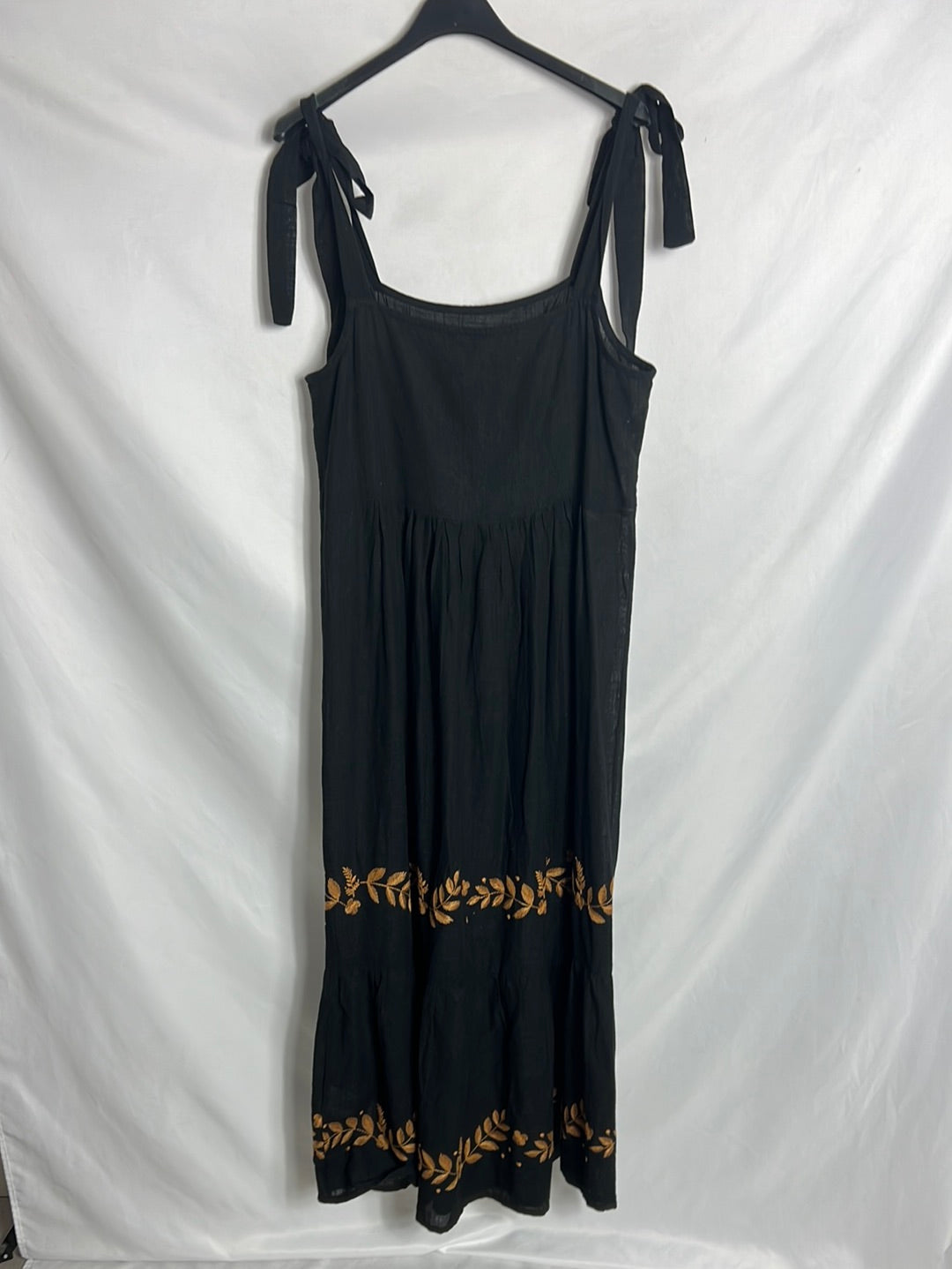 CORTEFIEL. Black embroidered cotton dress. TS (M)