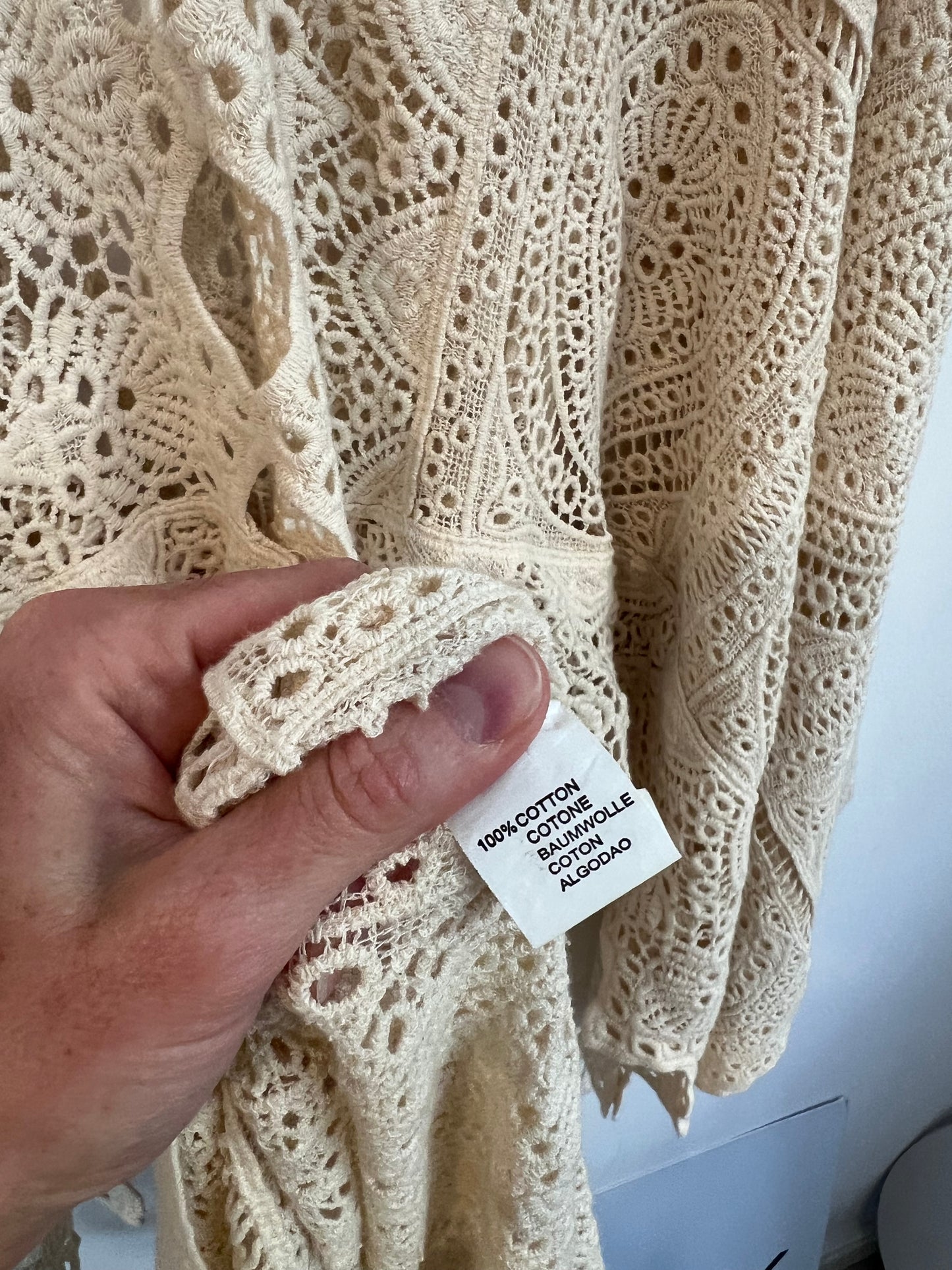 OTRAS. Vestido crochet aberturas