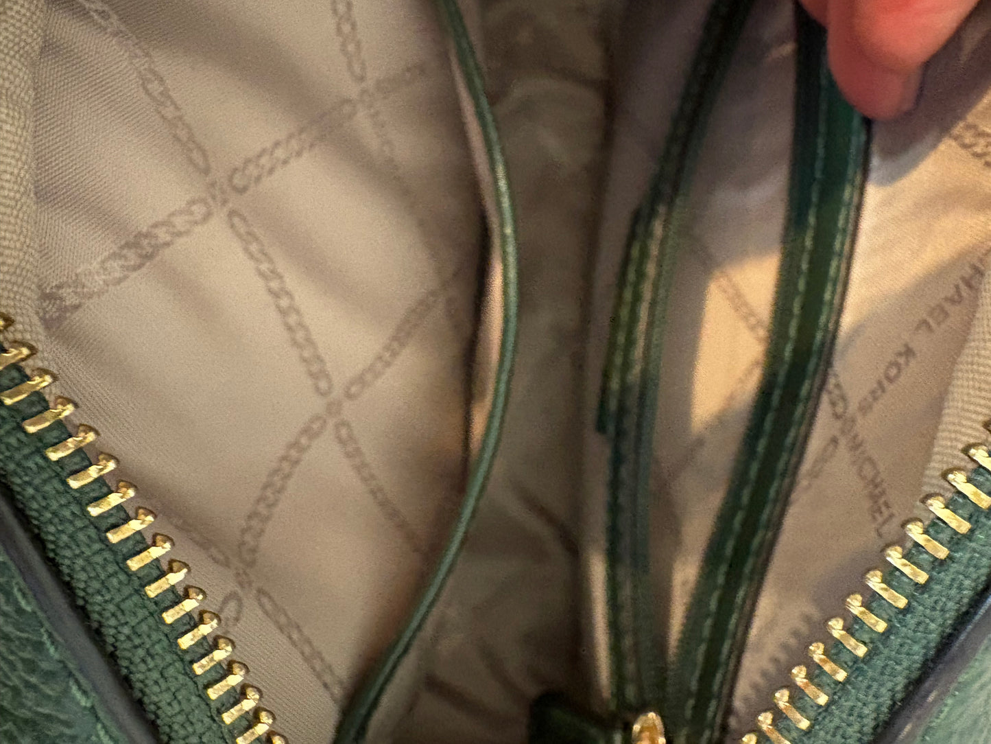 MICHAEL KORS. Bolso piel verde bandolera