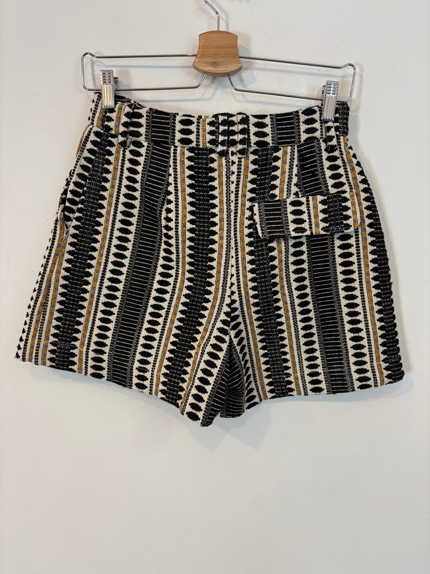 OTRAS. Conjunto bomber y bermuda textura. T S