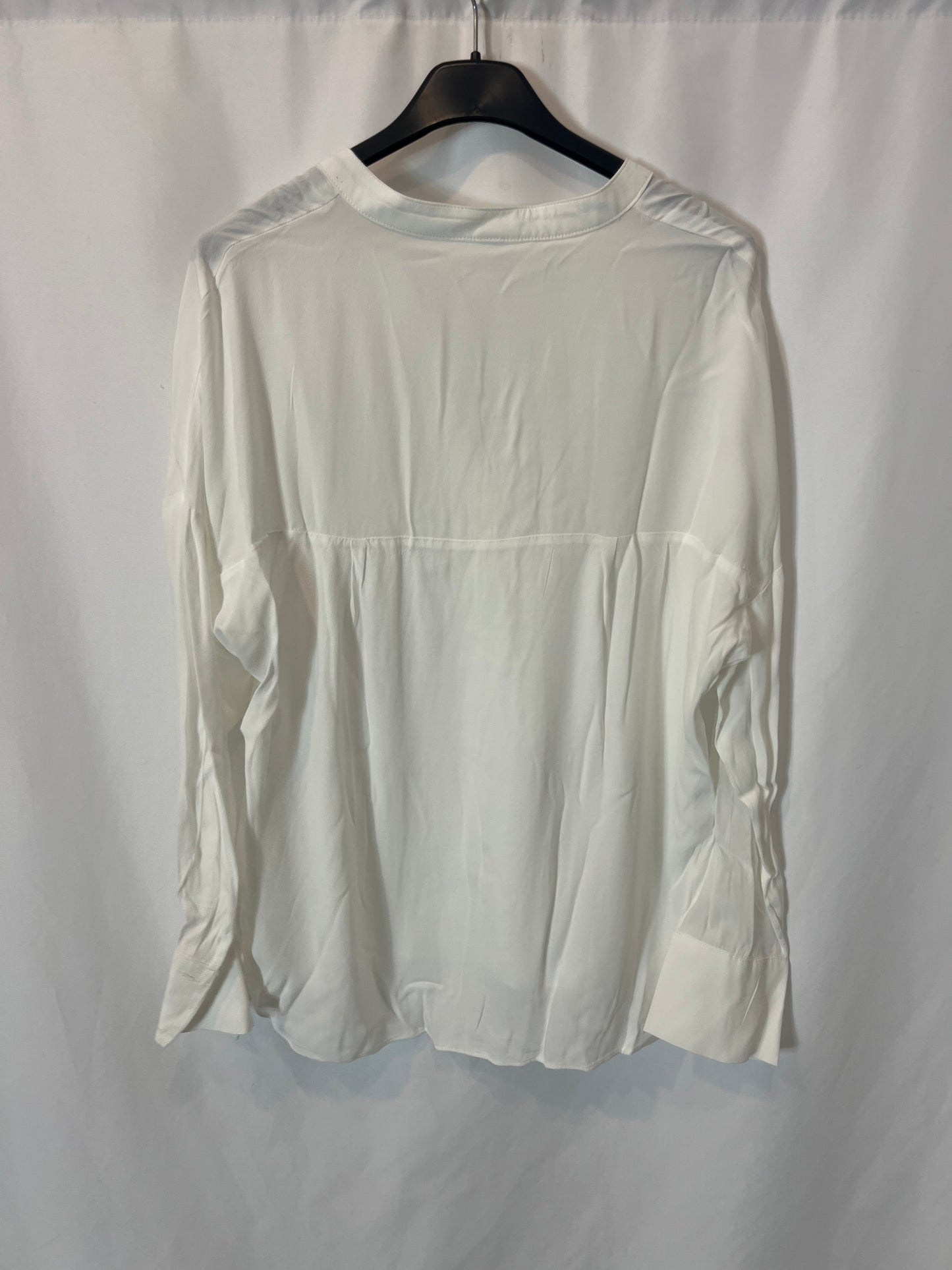 MANGO. Flowy white blouse. TS