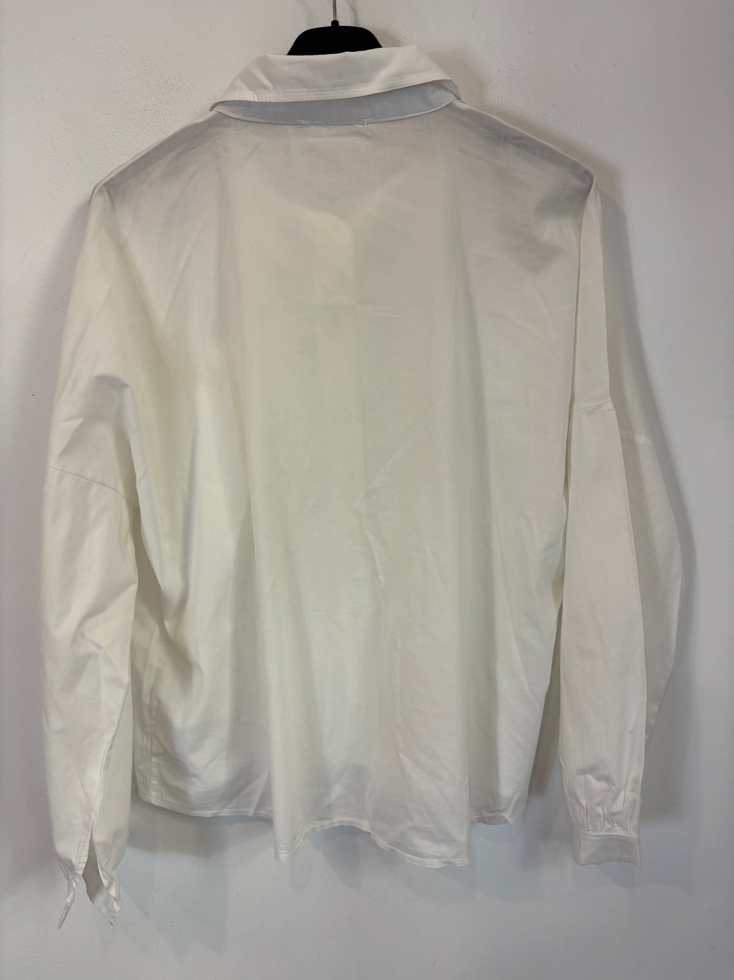 AMEÉ, White shirt with pocket. TS