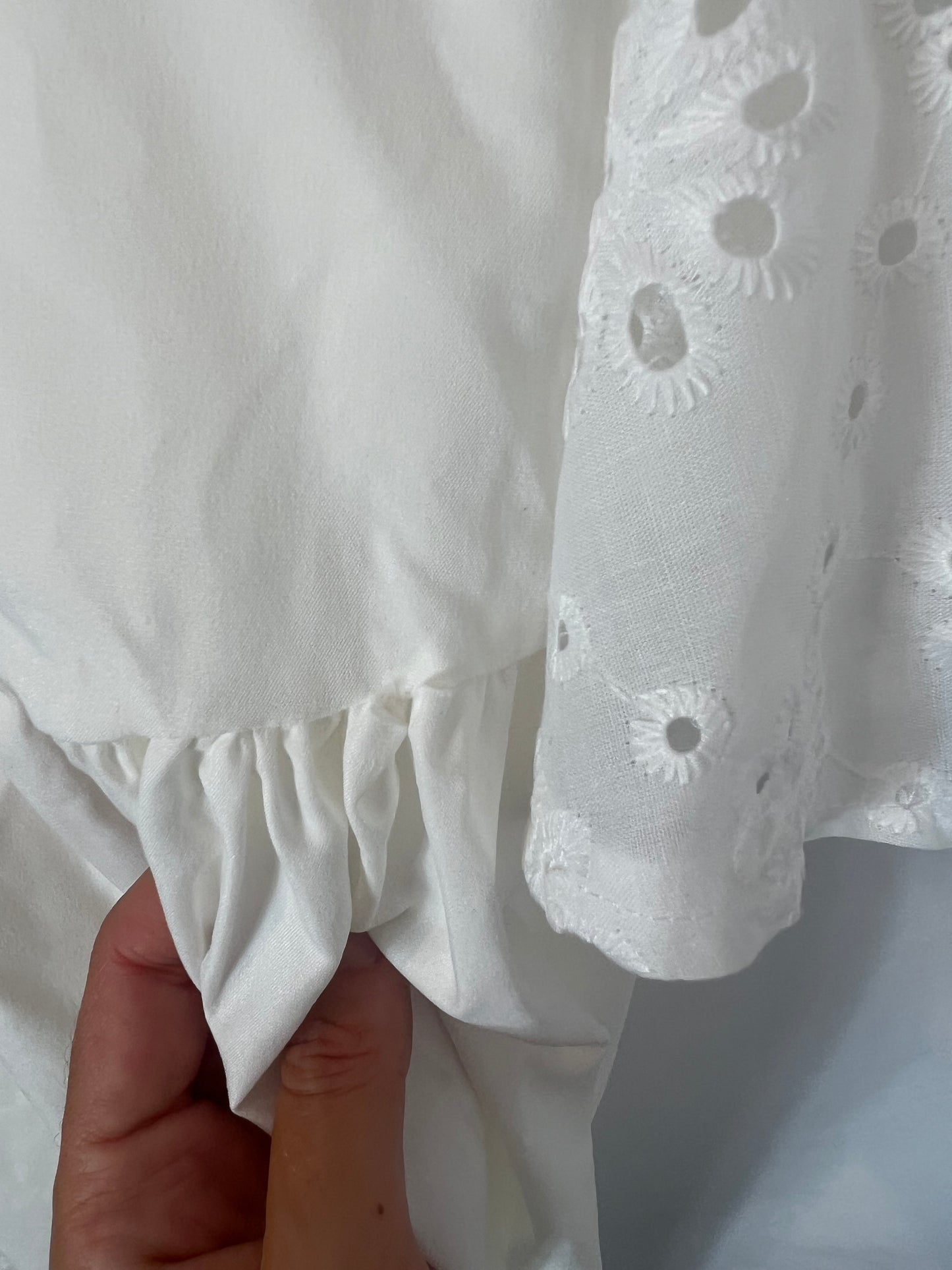 OTRAS. Vestido blanco bordados. T S