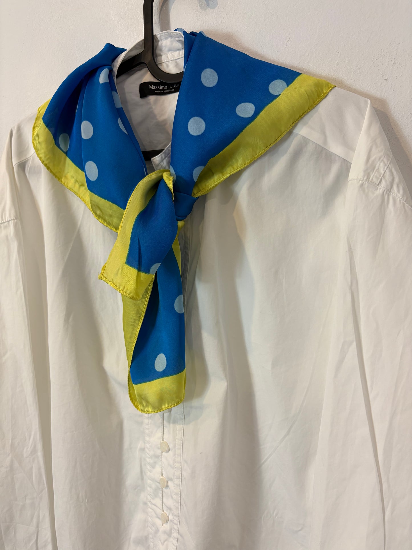 OTRAS. Pañuelo lunares seda