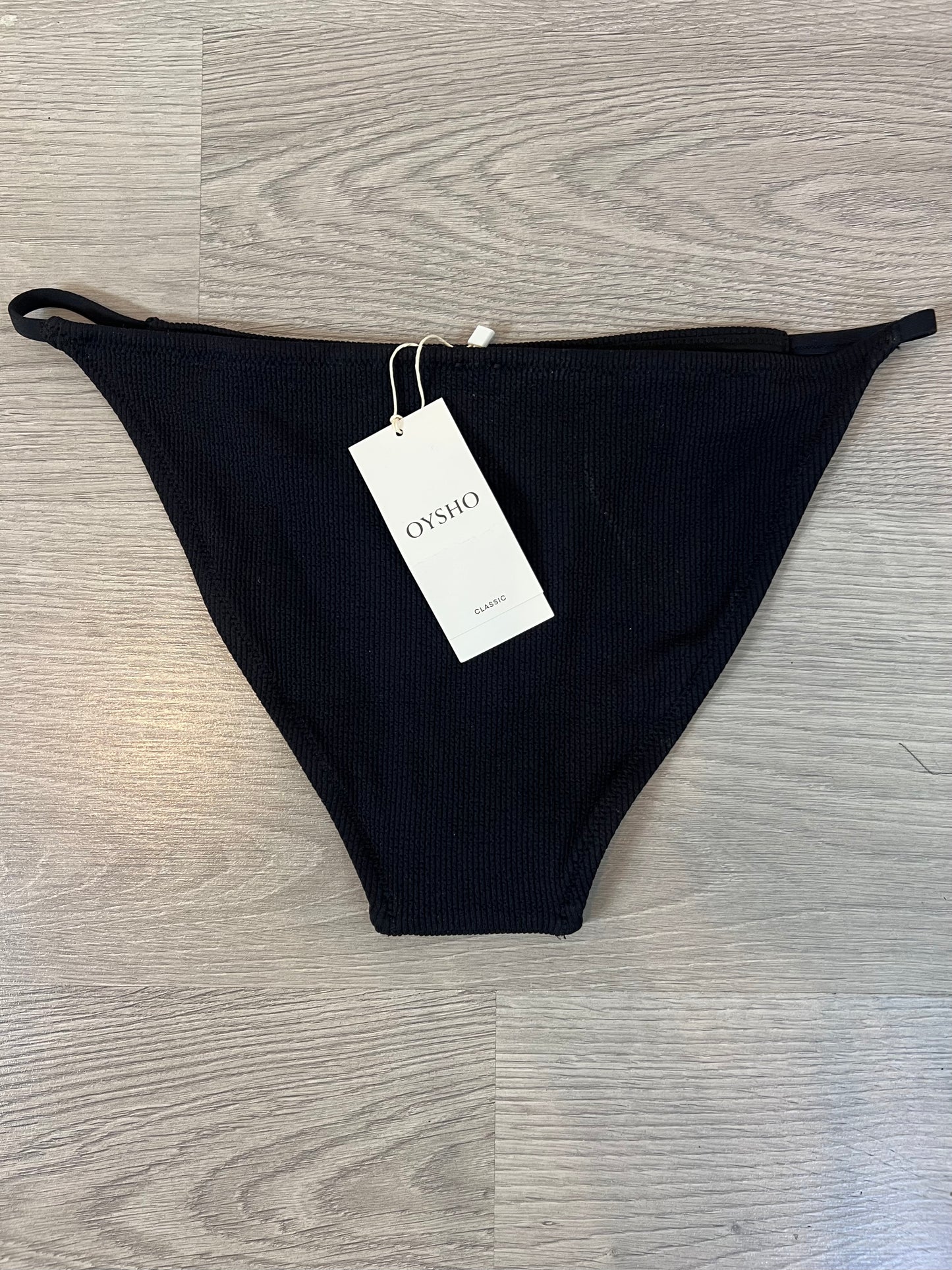 OYSHO. Black ribbed bikini bottoms with Ts straps