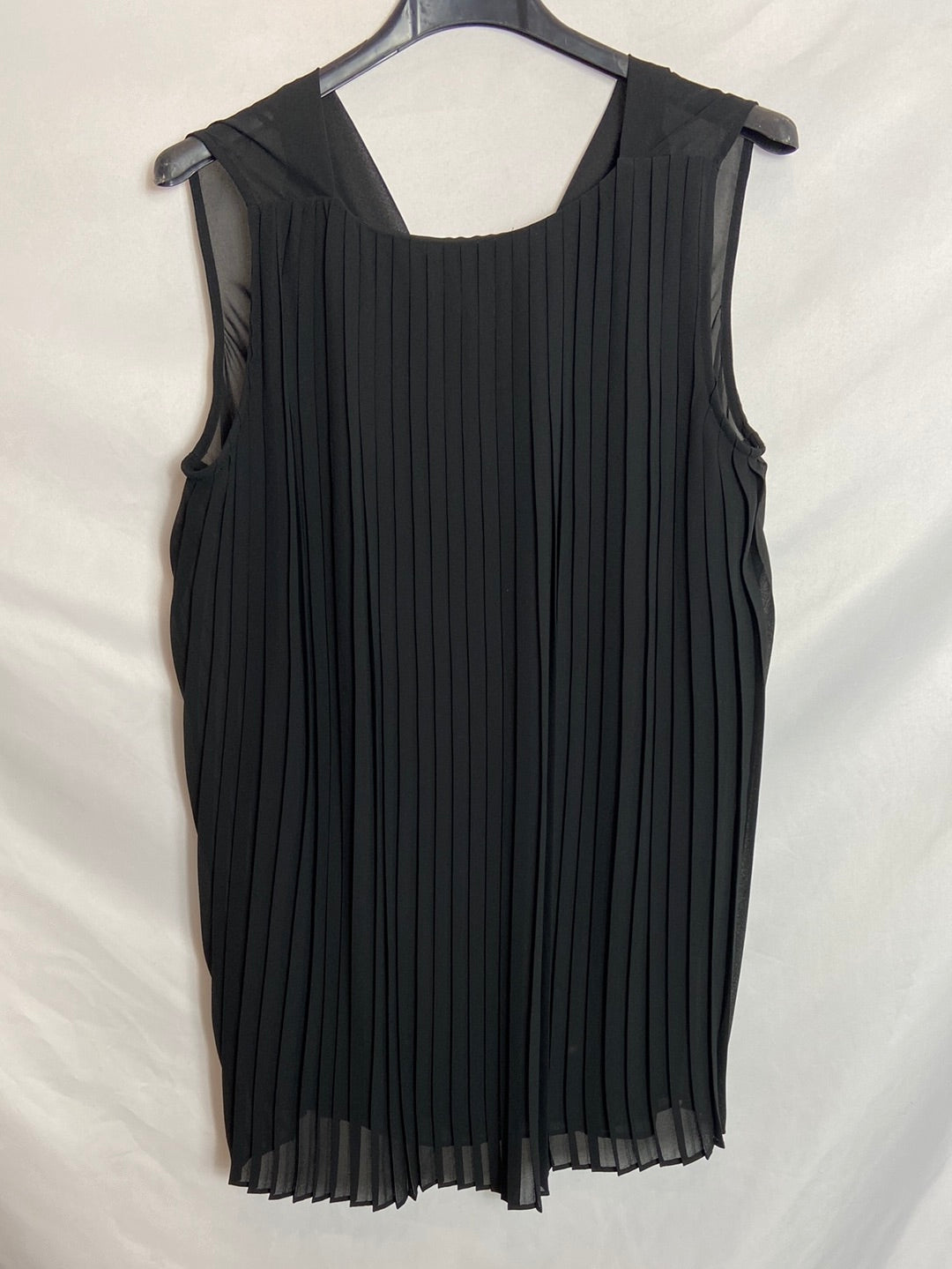 MASSIMO DUTTI. Blusa negra sin mangas T.XS