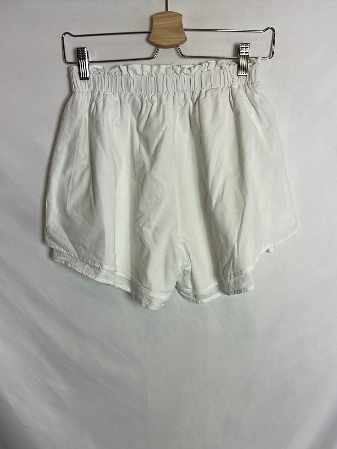 OTHERS. Double-layer white Bermuda shorts. TM