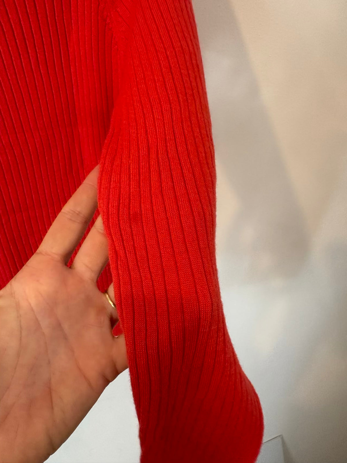 UNIQLO. Cárdigan rojo 100% lana