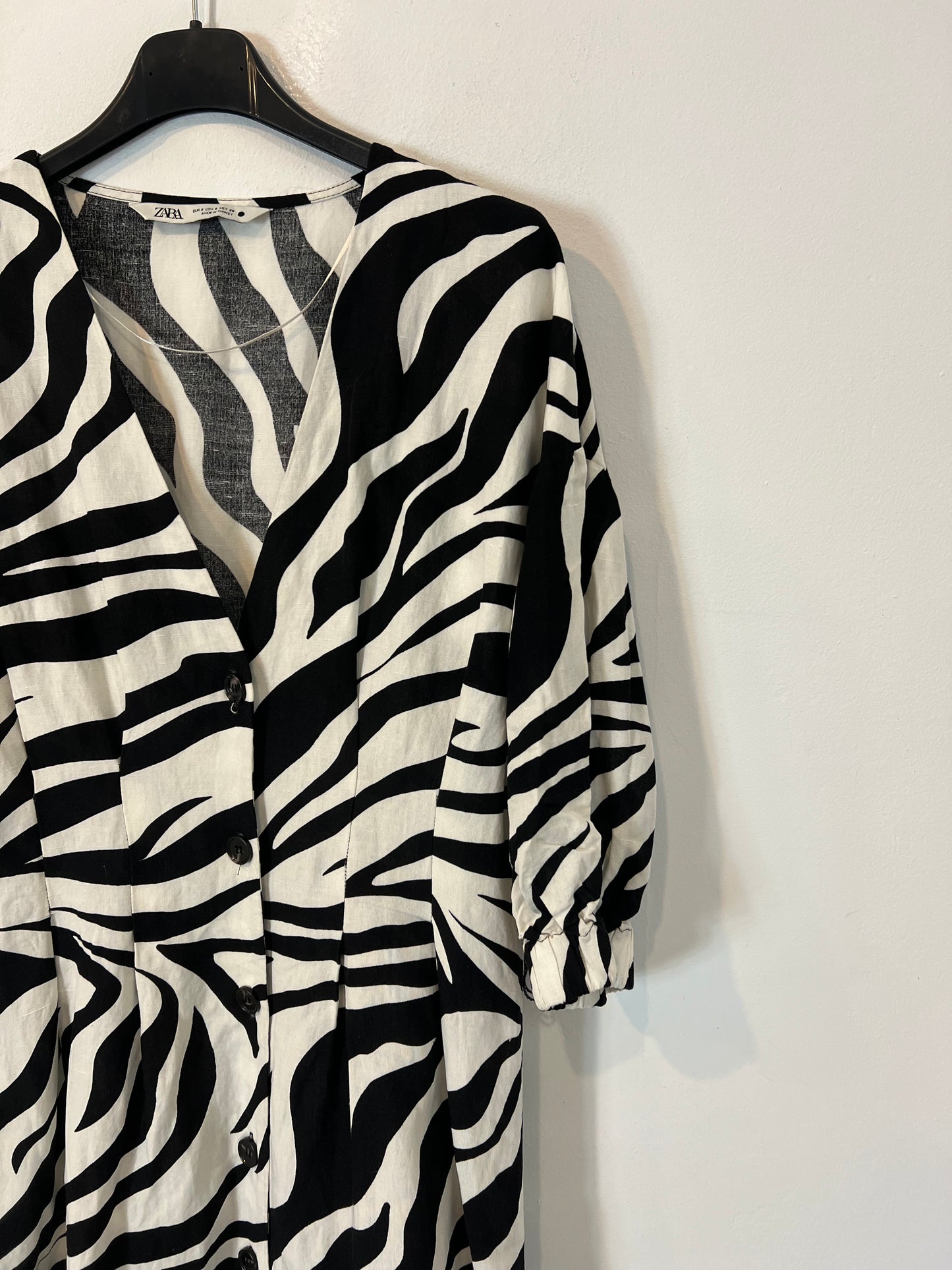 ZARA. Vestido abotonado cebra T.
