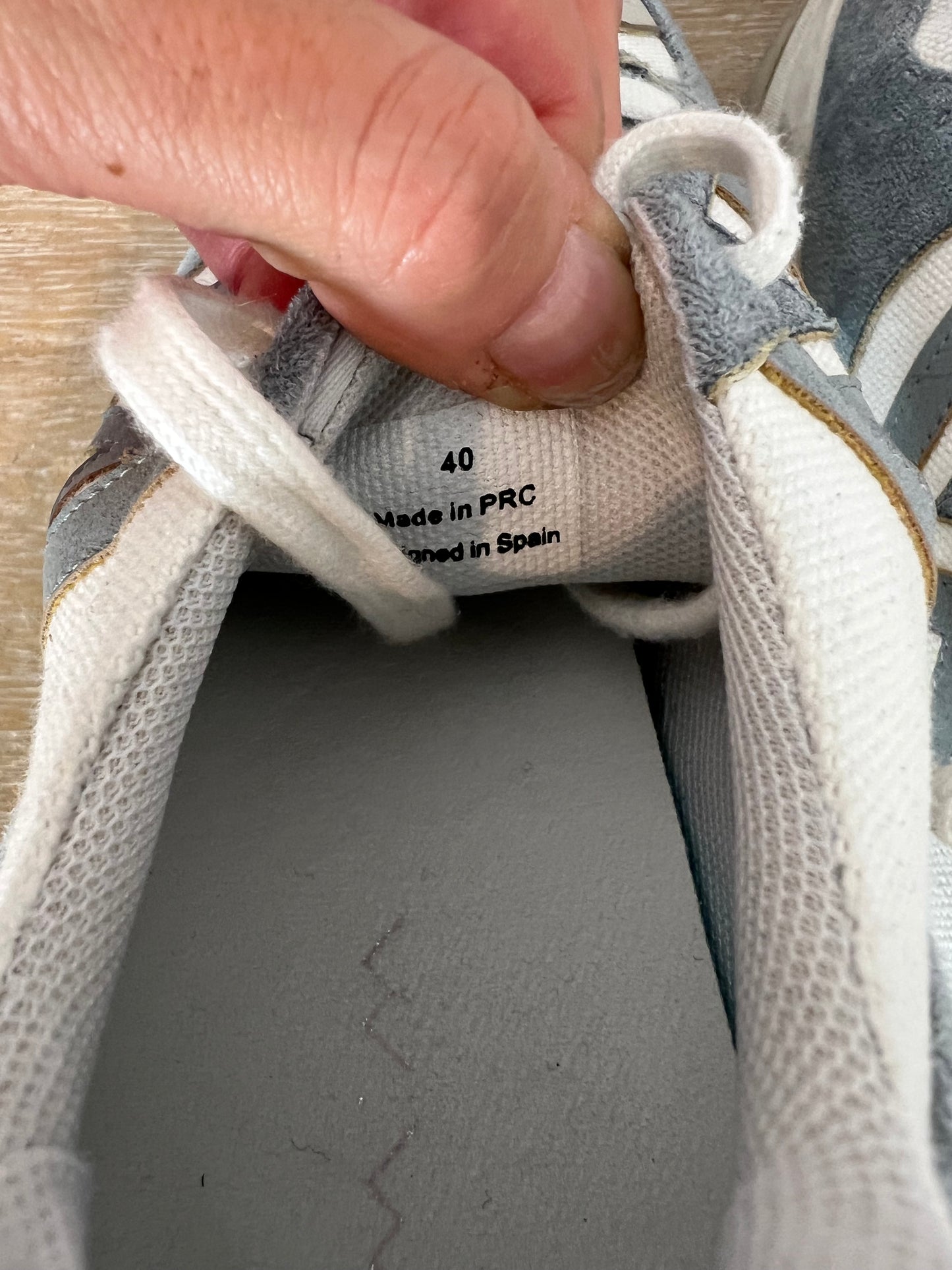 MIM. Zapatillas textura azul claro. T 40