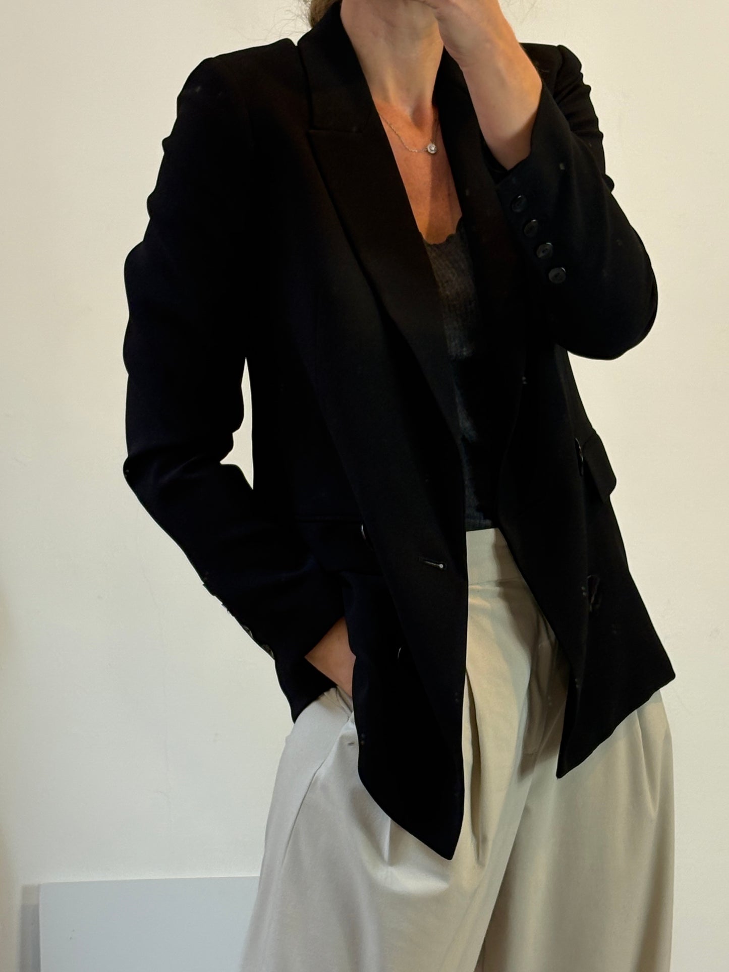 ZARA. Blazer negra fluida