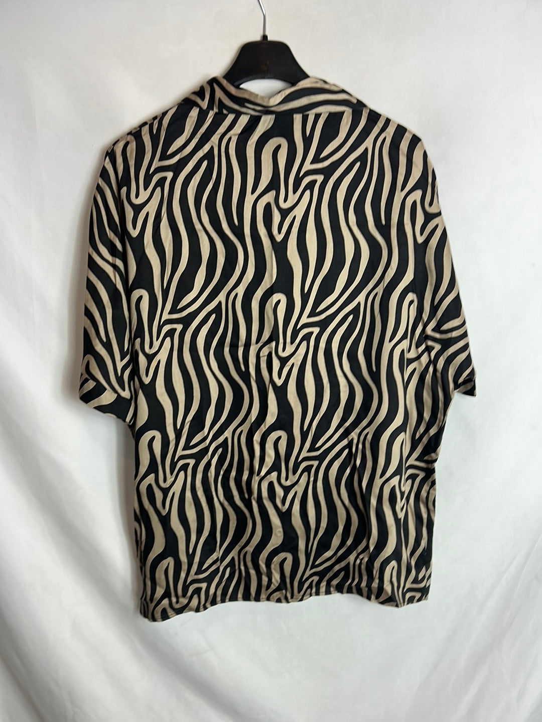 ROUGH STUDIOS. Printed short sleeve shirt. T.S.