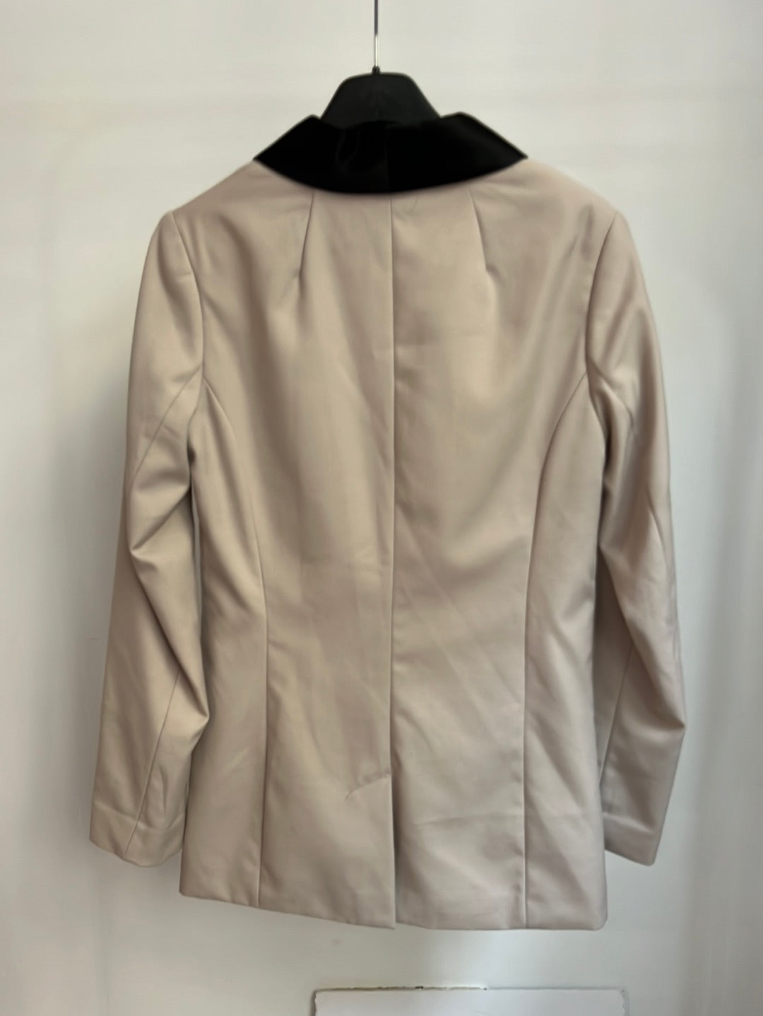 H&M. Beige blazer with black lapel. Size 34