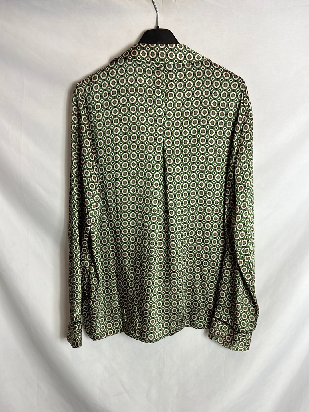 ZARA. Blusa satinada doble botonadura estampada. T M