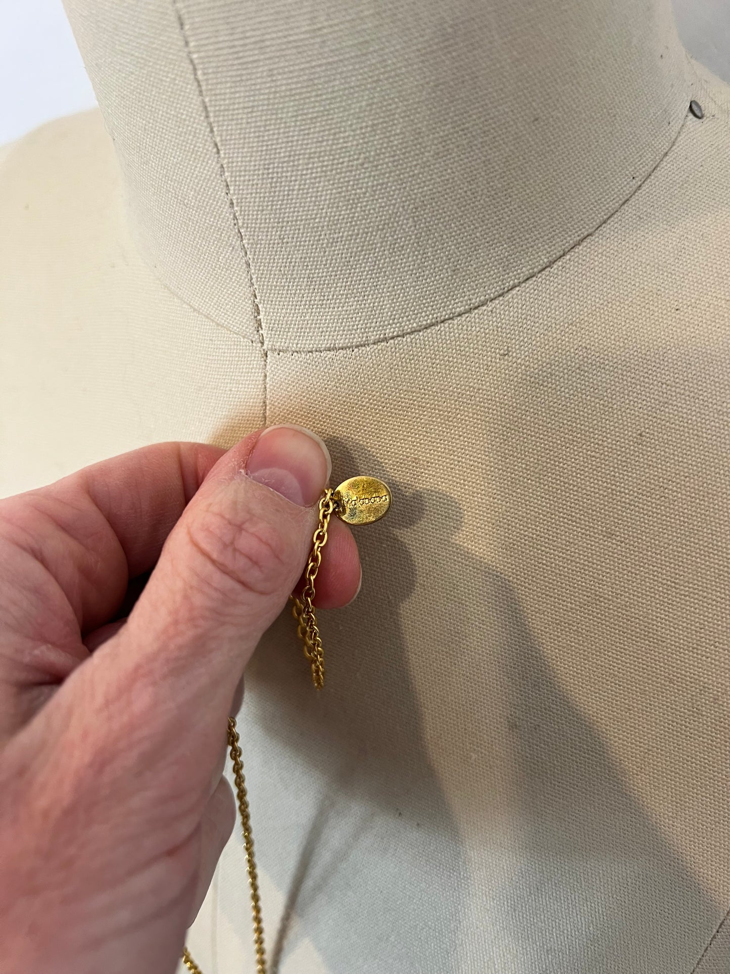 MALABABA. Colgante antifaz