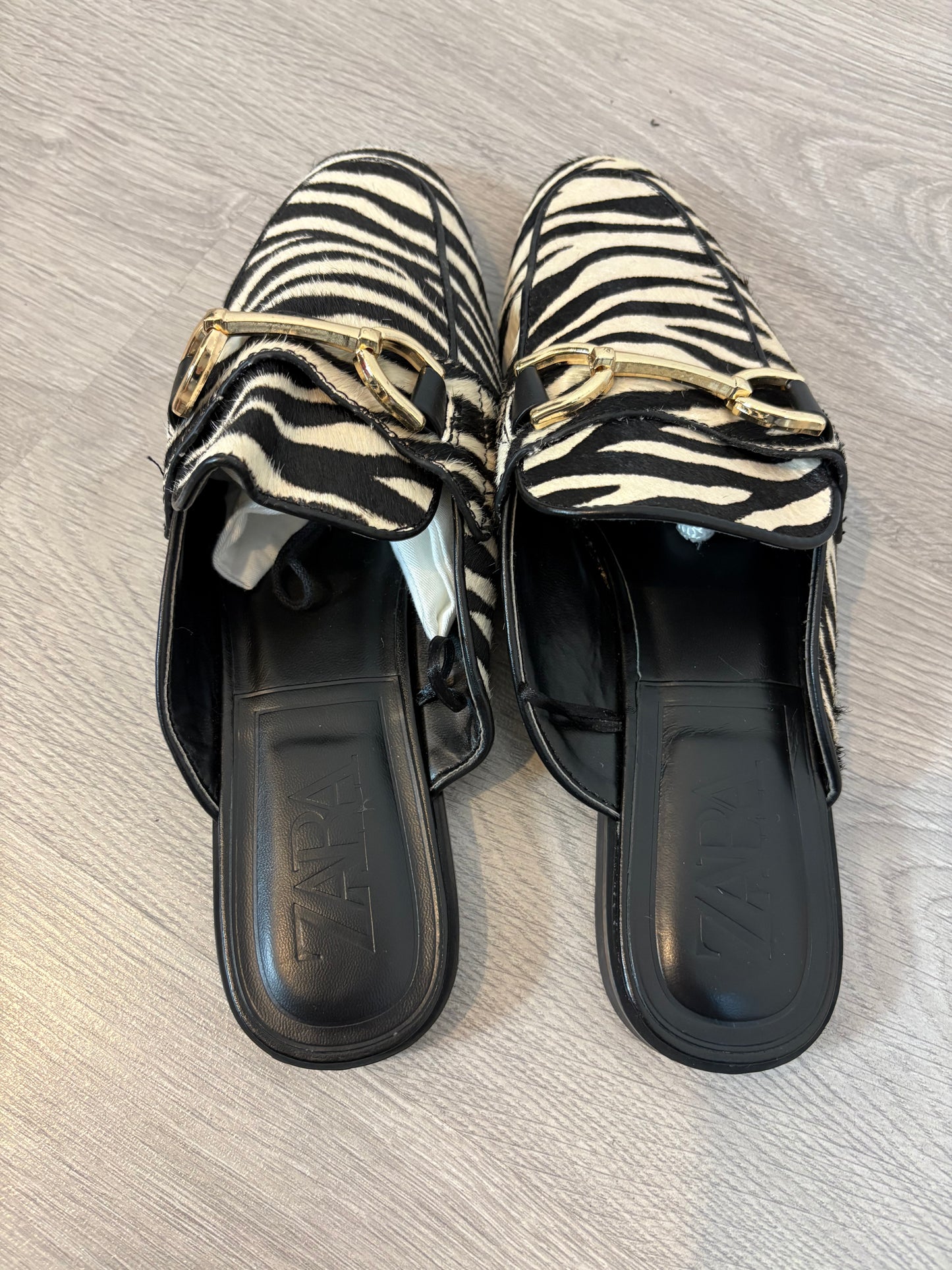 ZARA. Mules animal print textura. T 38