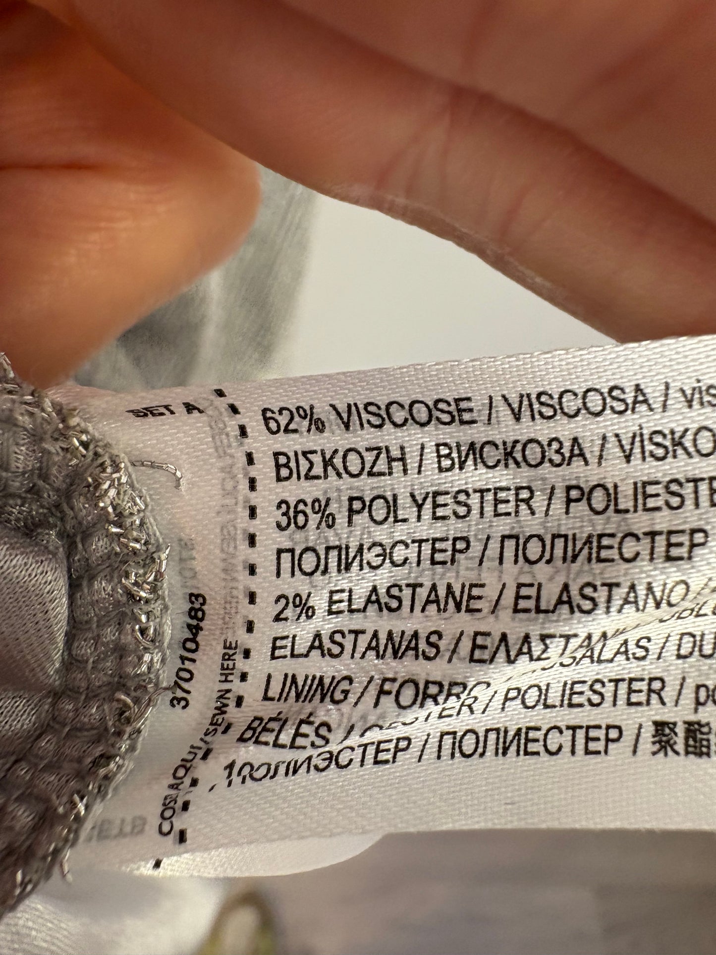 MASSIMO DUTTI. Short green skirt with pocket T.xs