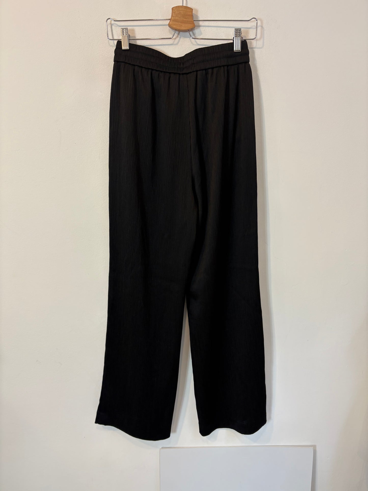 ZARA. Total look negro fluido