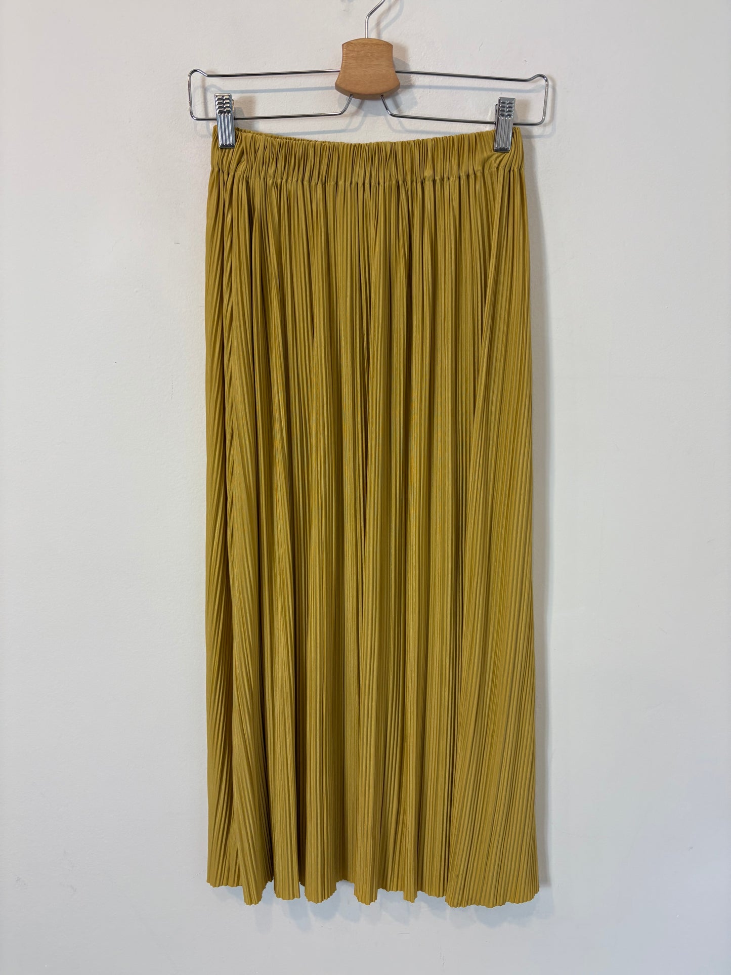 SAMSOE SAMSOE. Falda midi verde pistacho plisada. T S