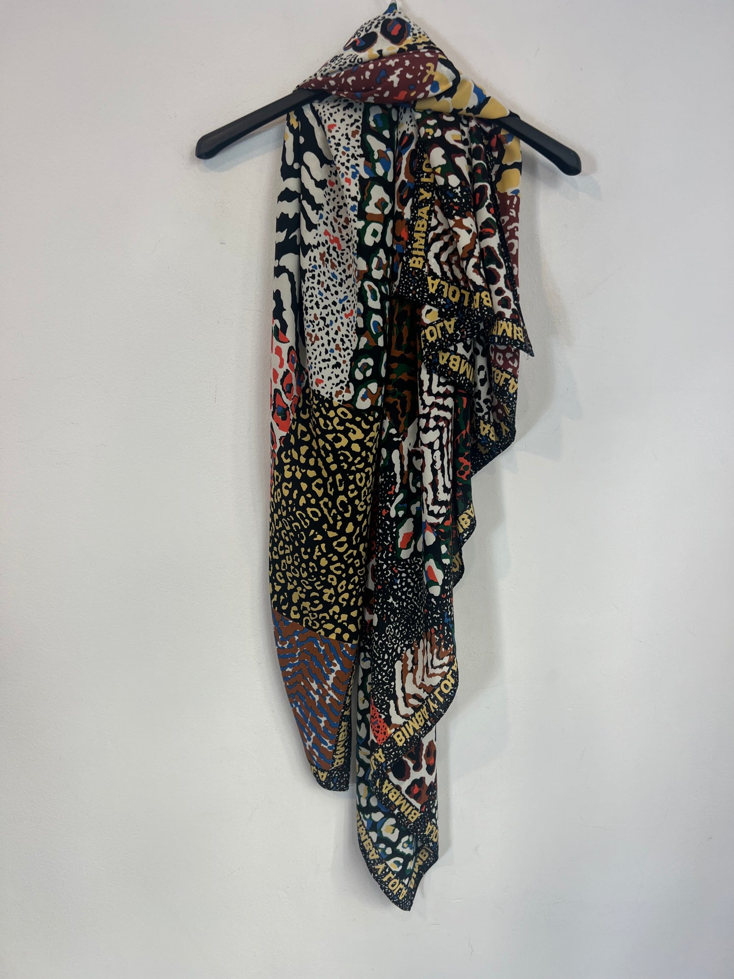 BIMBA Y LOLA. Pañuelo estampado