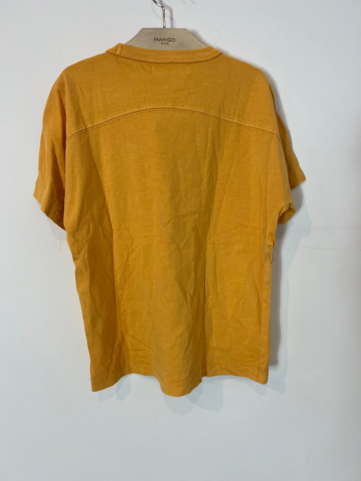 ZARA. Camiseta amarilla bolsillo. T 6 años