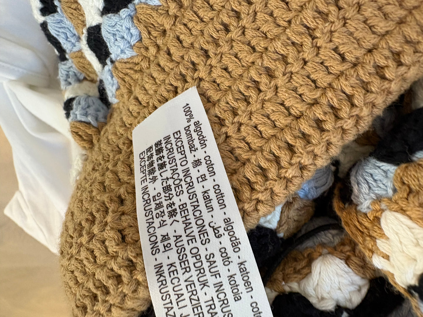 ZARA. Pantalón corto croché T.s