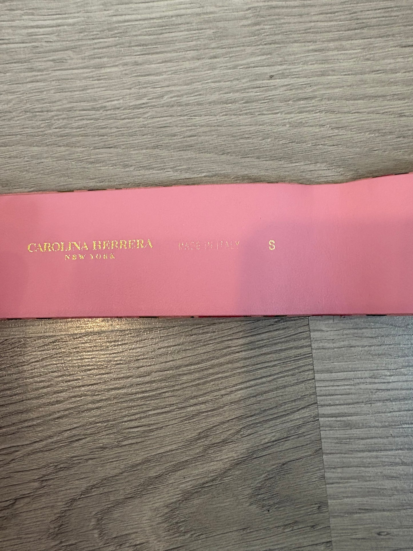 CAROLINA HERRERA . Cinturón rosa estampado