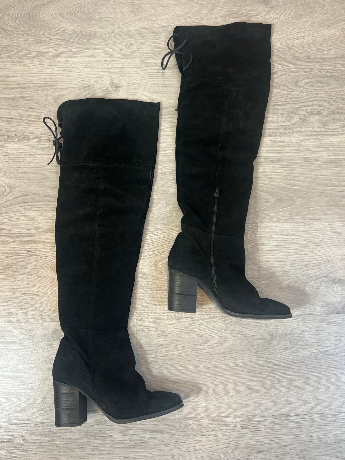 XTI. Botas negras altas T 40